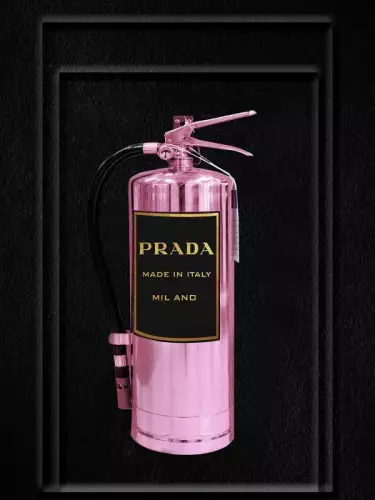 By Kohler Uniek en handgemaakt  Prada roze brandblusser 60x80cm (200628)