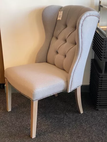 By Kohler Uniek en handgemaakt  UITVERKOOP Roxy eetkamerstoel - luca Slate 87 - Nieuwe grijze poten - Yes Antique Nails (115366)