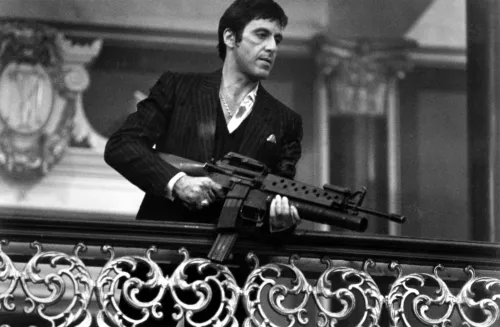 By Kohler Uniek en handgemaakt  Al Pacino Scarface met machinegeweer 120x180x4.5cm (201988)